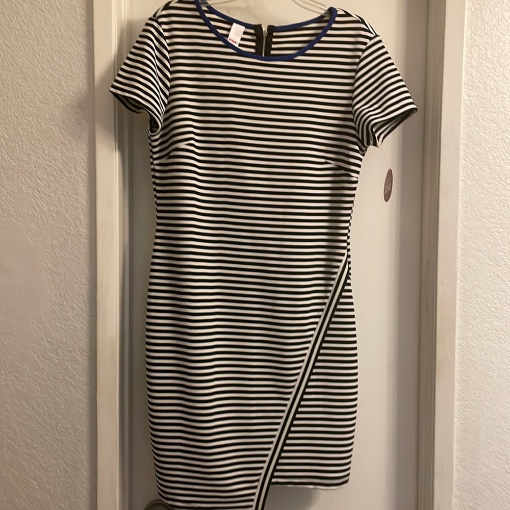 Bongo Dress with Blue Around the Collar